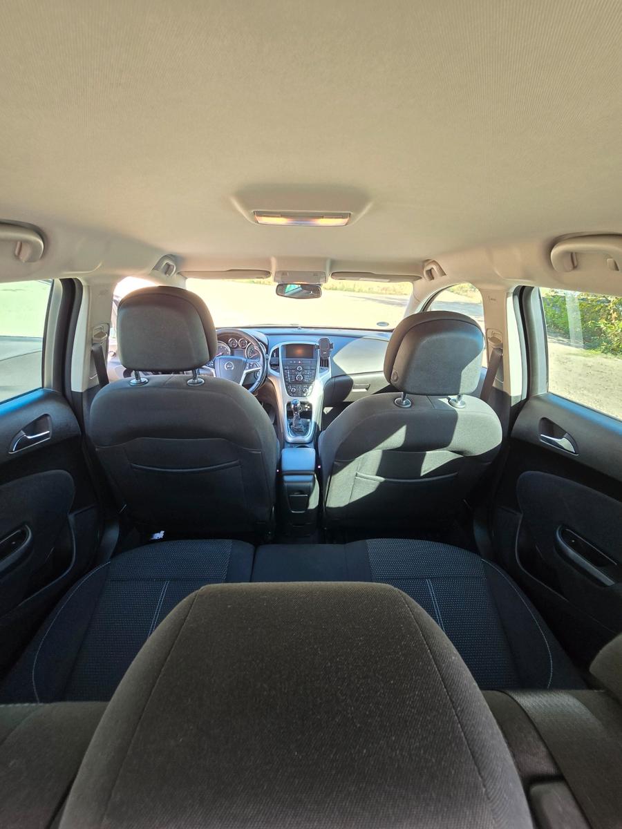 Opel Astra 2013 — photo 13