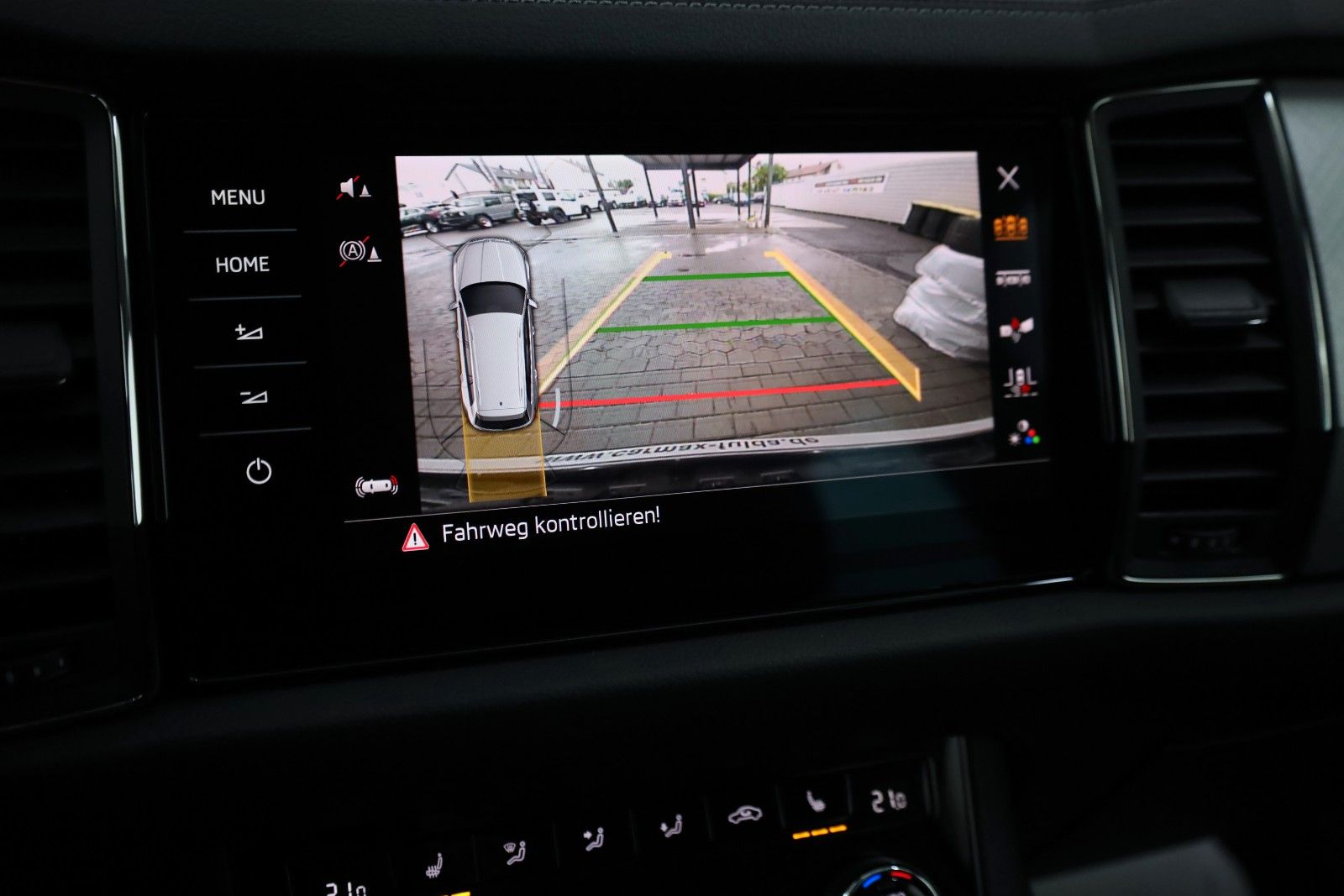 Fahrzeugabbildung SKODA Kodiaq Tour,Navi,LED,4xSH,Kamera,ACC, SR+WR