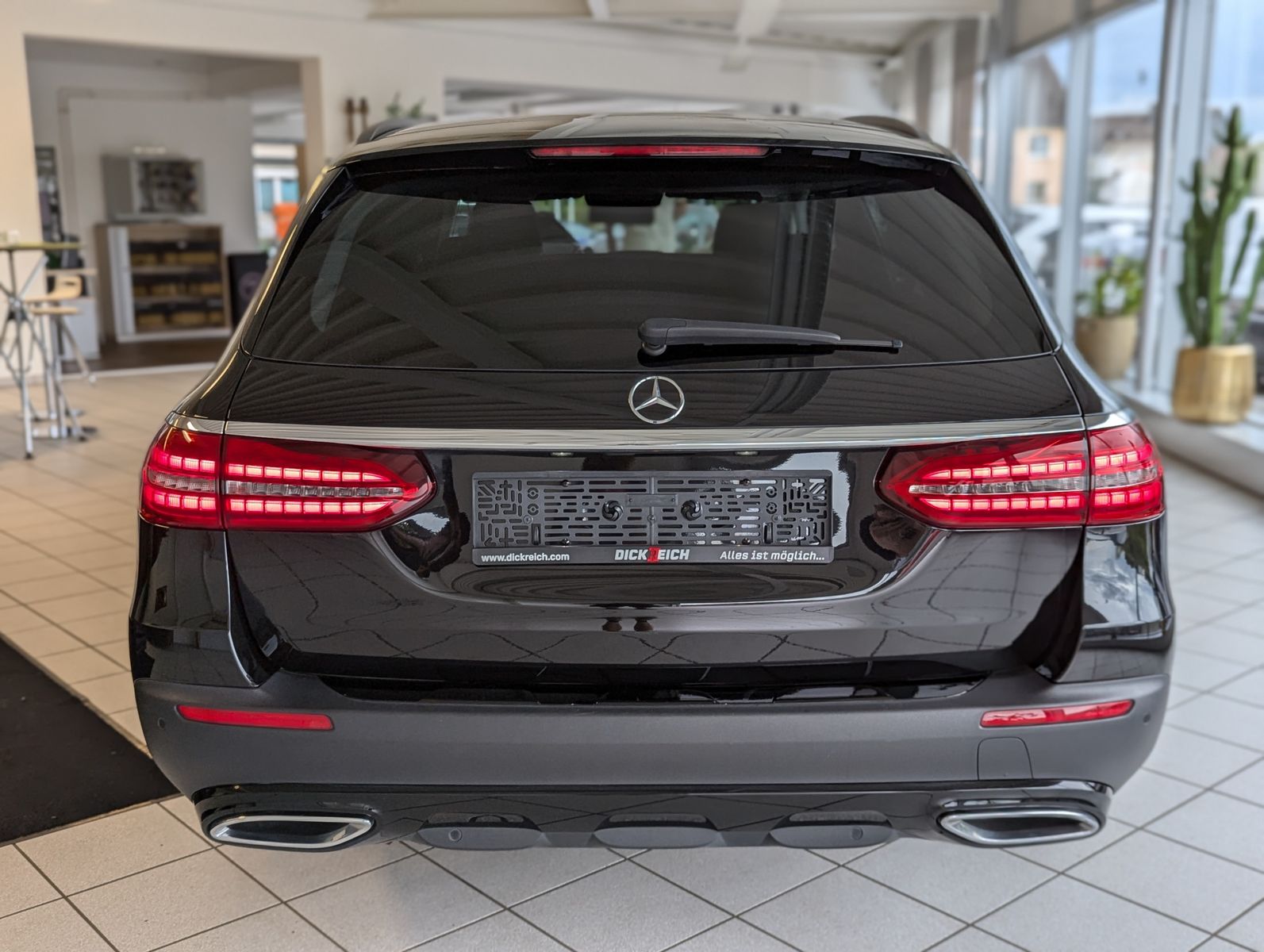 Fahrzeugabbildung Mercedes-Benz E 400 d 4M All-Terrain Multibeam 360° StHz. 19"