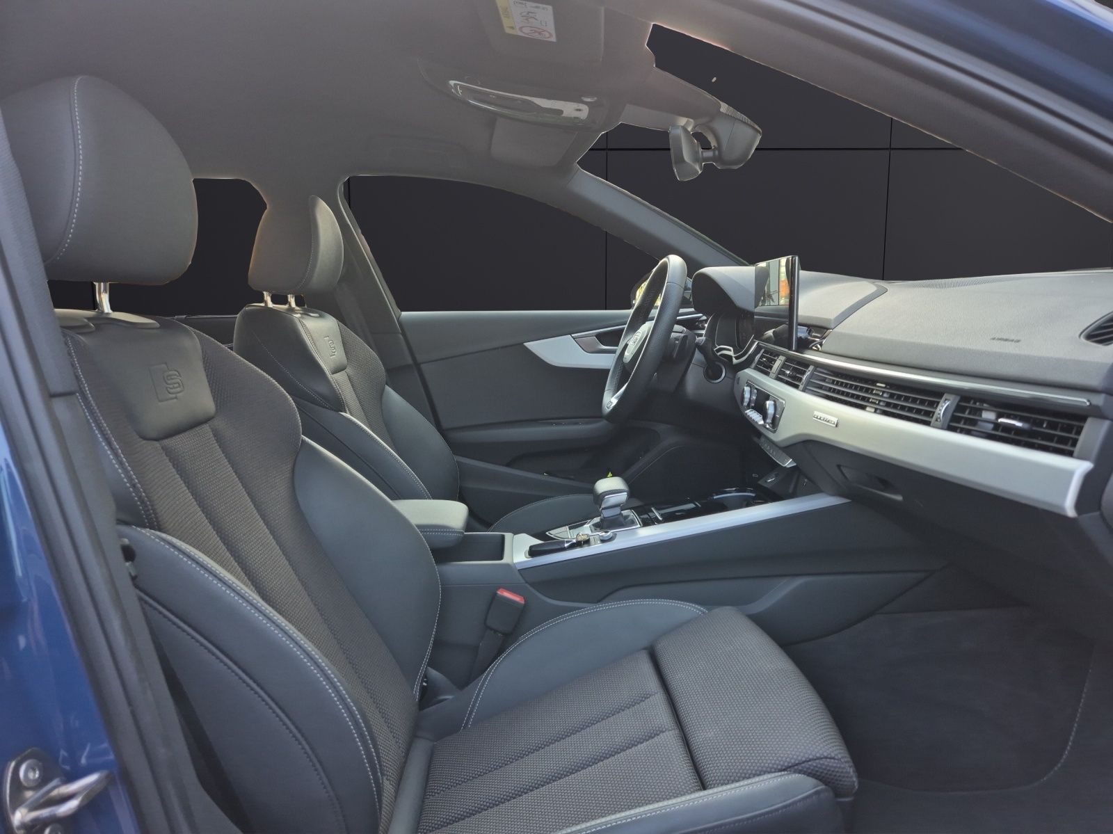 Fahrzeugabbildung Audi A4 Avant 40 TDI quattro S-line S-tronic Matrix A
