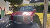 Mercedes-Benz 200 - rote Mercedes-Benz 200