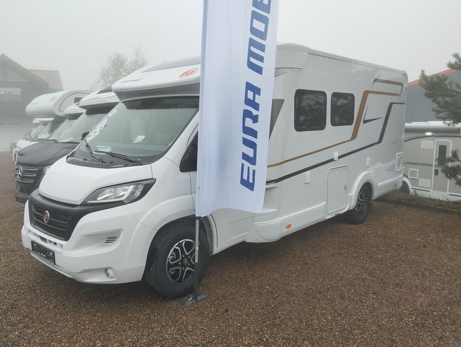 Fahrzeugabbildung Eura Mobil Profila T PT 675 SB 180 PS Aut. Mondial Plus