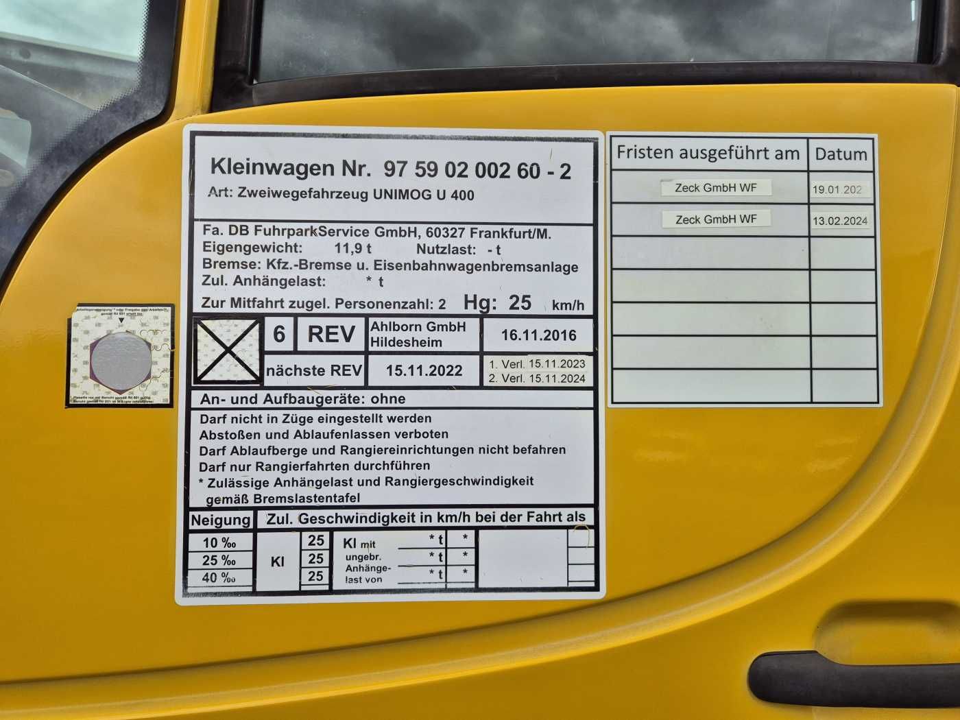 Fahrzeugabbildung Mercedes-Benz Unimog U400 4x4 Zweiwege ZAGRO 800t/52 Achsen