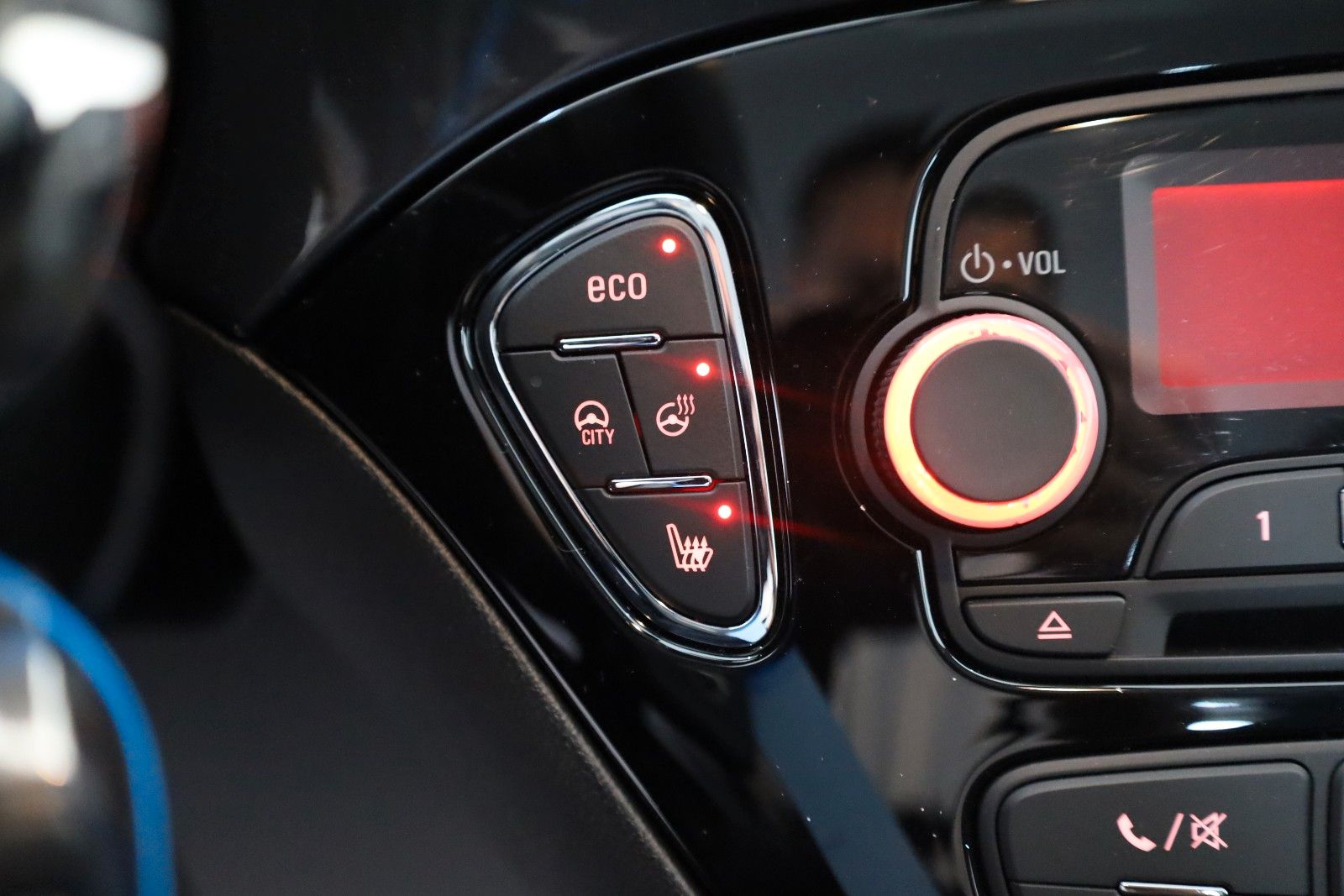 Fahrzeugabbildung Opel Corsa E Innovation ecoFlex T.Leder,Xenon,SH,PDC