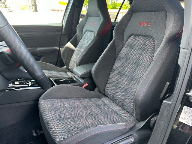 Fahrzeugabbildung Volkswagen Golf VIII GTI 2,0 TSI DSG KAMERA NAVI TRAVEL ASS