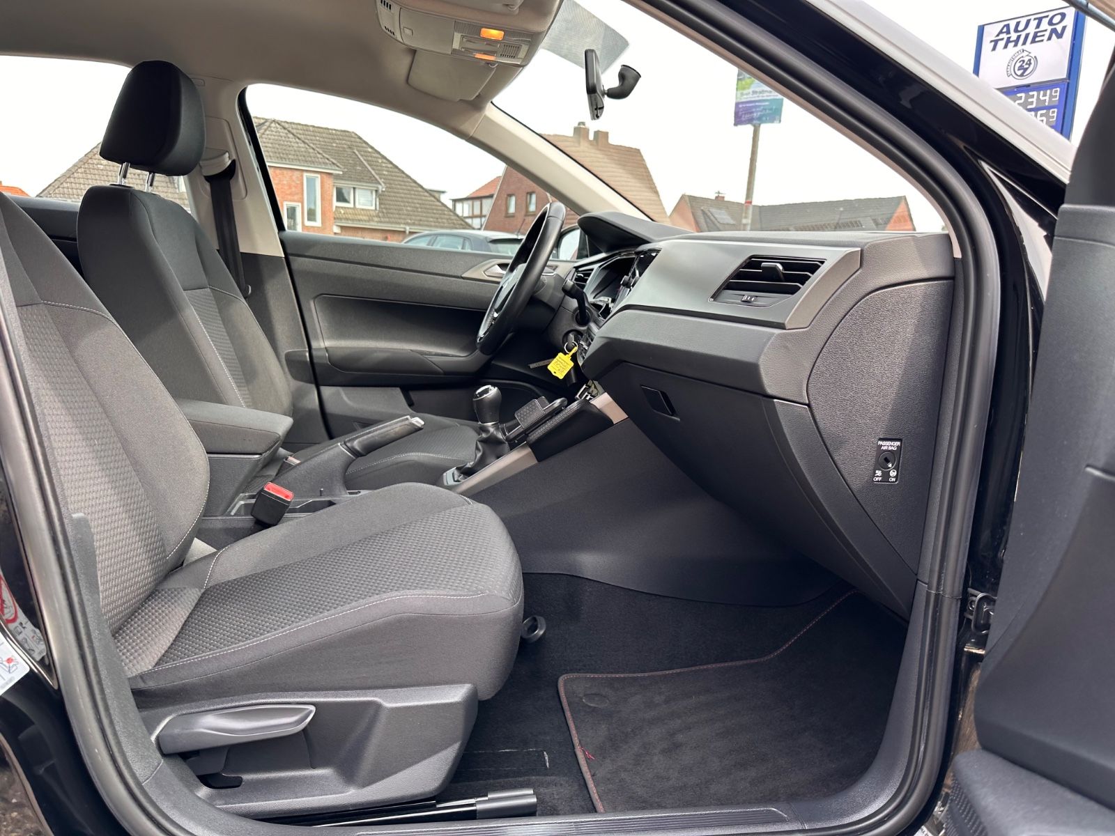 Fahrzeugabbildung Volkswagen Polo 1.0 TSI Comfortline APP/SHZG/GJR/PDC