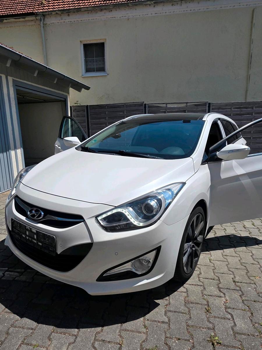 Hyundai i40 2014 — rear view