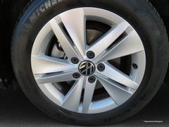 VW Golf VIII 1.5 TSI Life LED Navi Rfk DAB 16'' Lan VW Golf VIII 1.5 TSI Life LED Navi Rfk DAB 16'' Lan