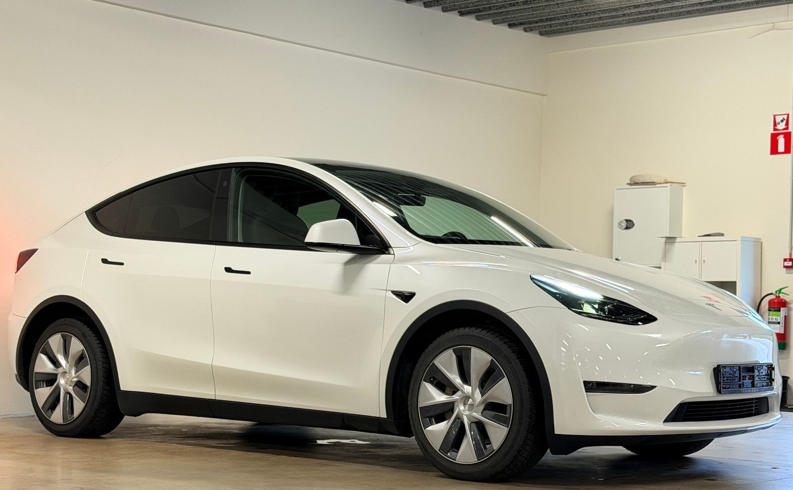 Tesla Model Y Long Range Dual AWD imagem 3