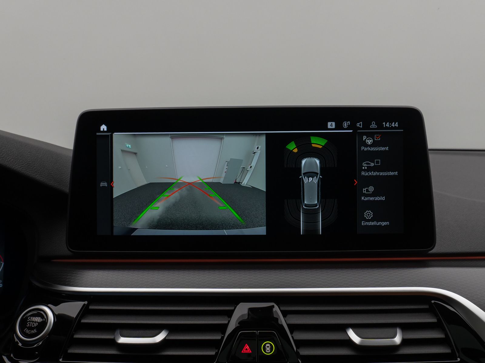 Fahrzeugabbildung BMW 530i M Sport Panorama Kamera DAB HiFi AHK Alarm