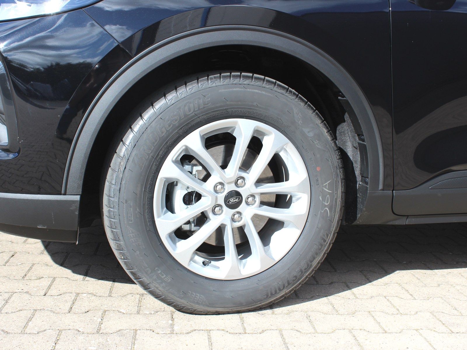Fahrzeugabbildung Ford Kuga Hybrid Titanium