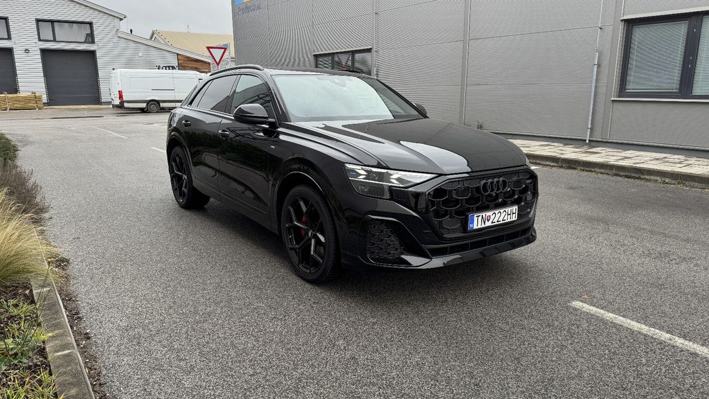 Image of Audi Q8