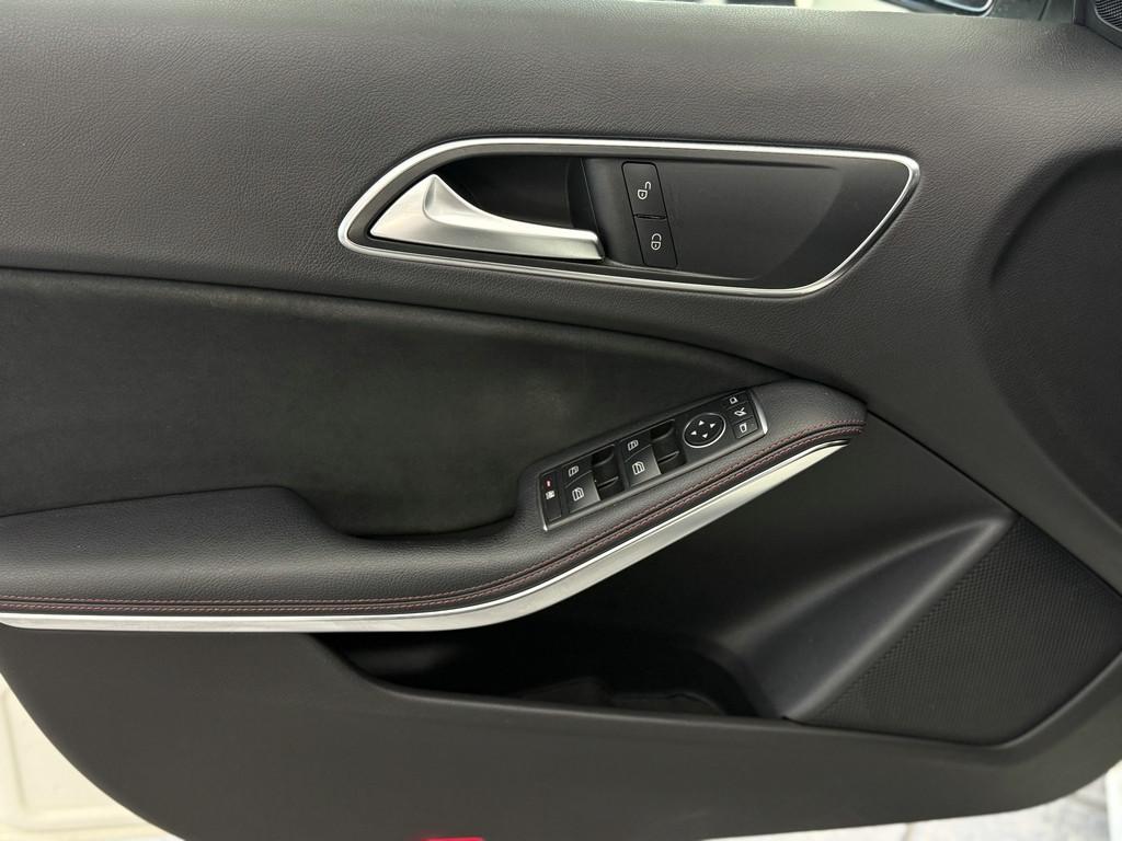 Mercedes-Benz A 200 CGI AMG Line, LED, Leder, Navi, 7G, Kamera