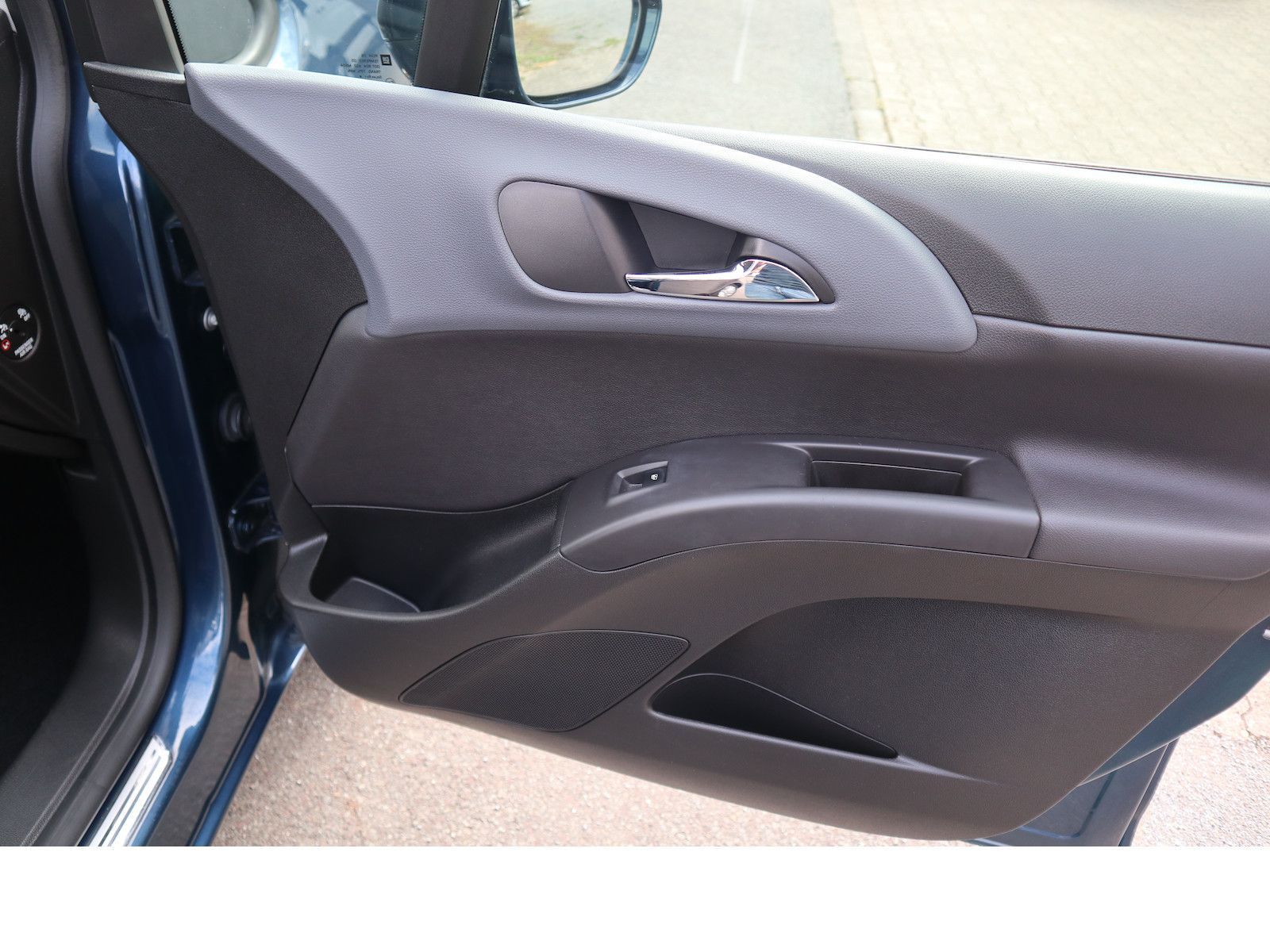 Fahrzeugabbildung Opel Meriva Innovation Tempo SHZ Scheckheftgepflegt