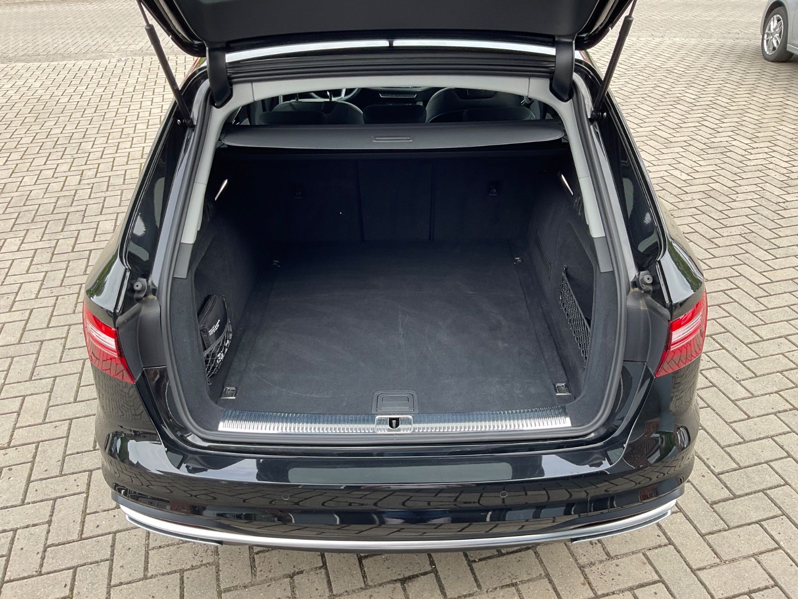 Fahrzeugabbildung Audi A4 35 TFSI S tronic Avant,CarPlay,ACC,Kamera