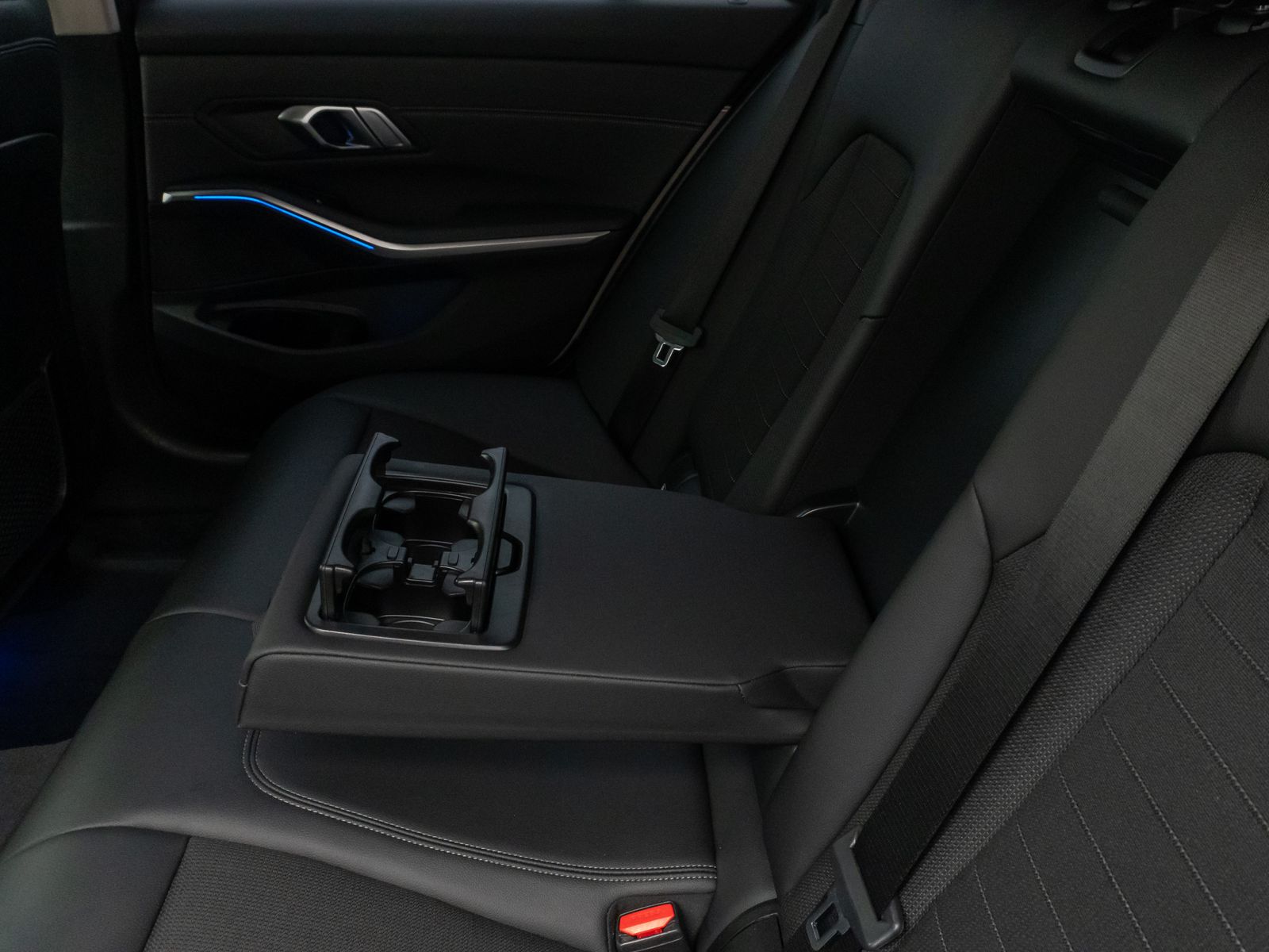 Fahrzeugabbildung BMW 320d SportLine DAB PDC Geschwindigkeitsreg Sport