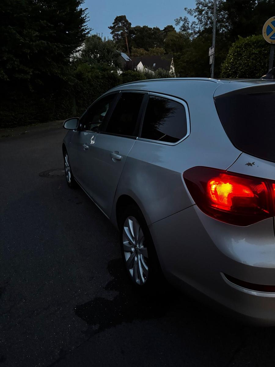 Opel Astra 2011 — photo 6