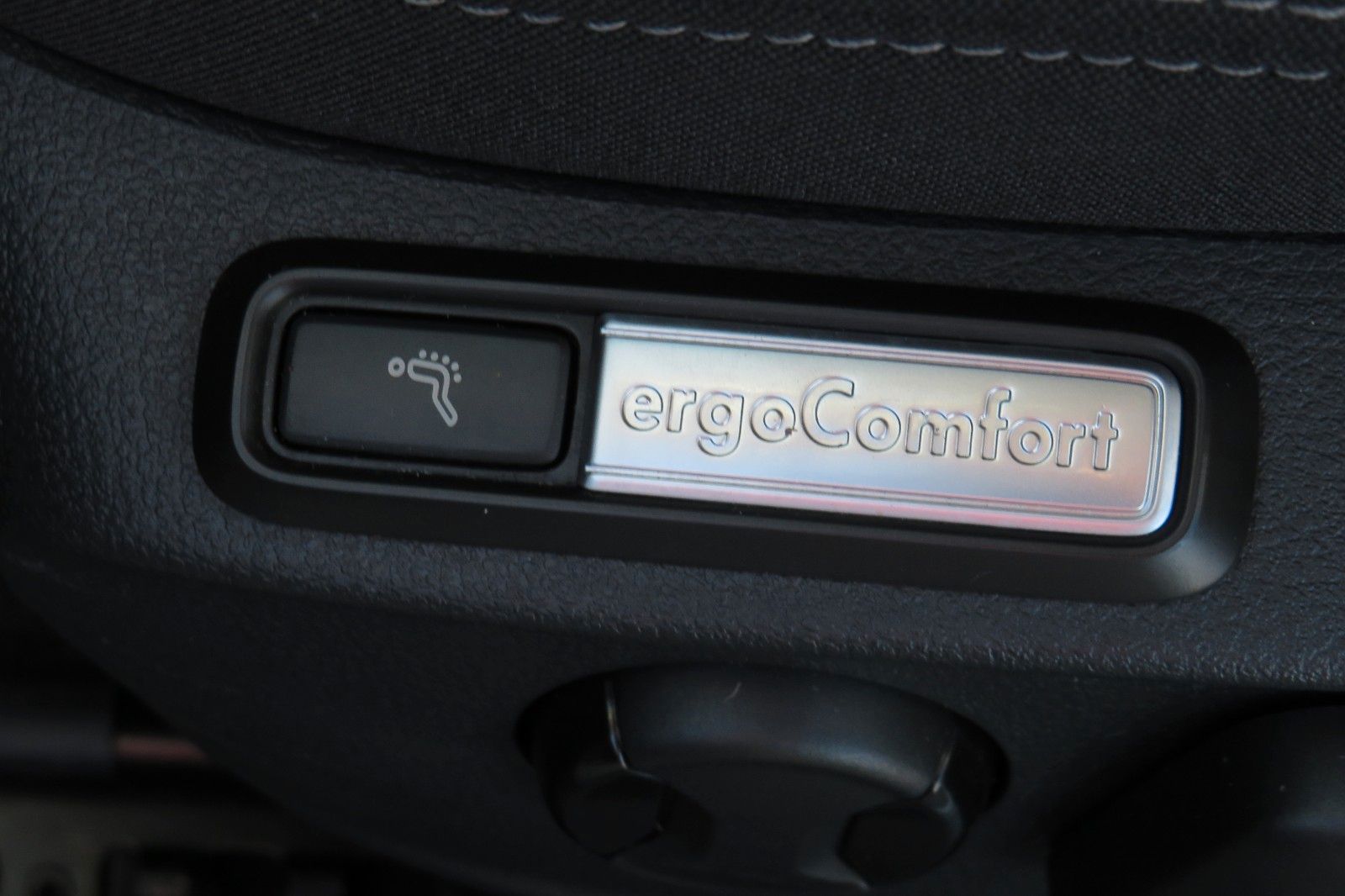 Fahrzeugabbildung Volkswagen Passat Variant Comfortline TDI DSG AHK NAVI