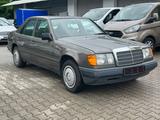 Mercedes-Benz 300D W124 OLDTIMER Limo - Mercedes-Benz 300 Oldtimer: 300d