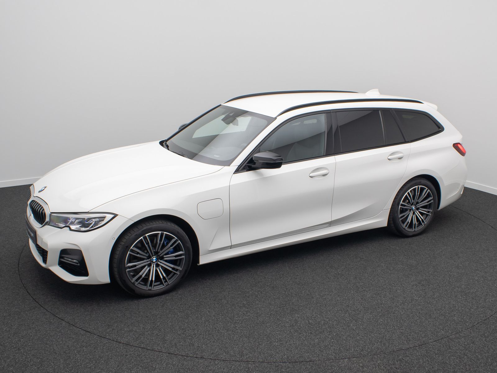 Fahrzeugabbildung BMW 330e xD M Sport DAB Laser AHK HUD Kamera Alarm