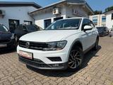 Volkswagen Tiguan 1.4 16V TSI+NAVI+ACC+PANORAMA+6 GANG+KLMT - Behindertengerechte Volkswagen Tiguan