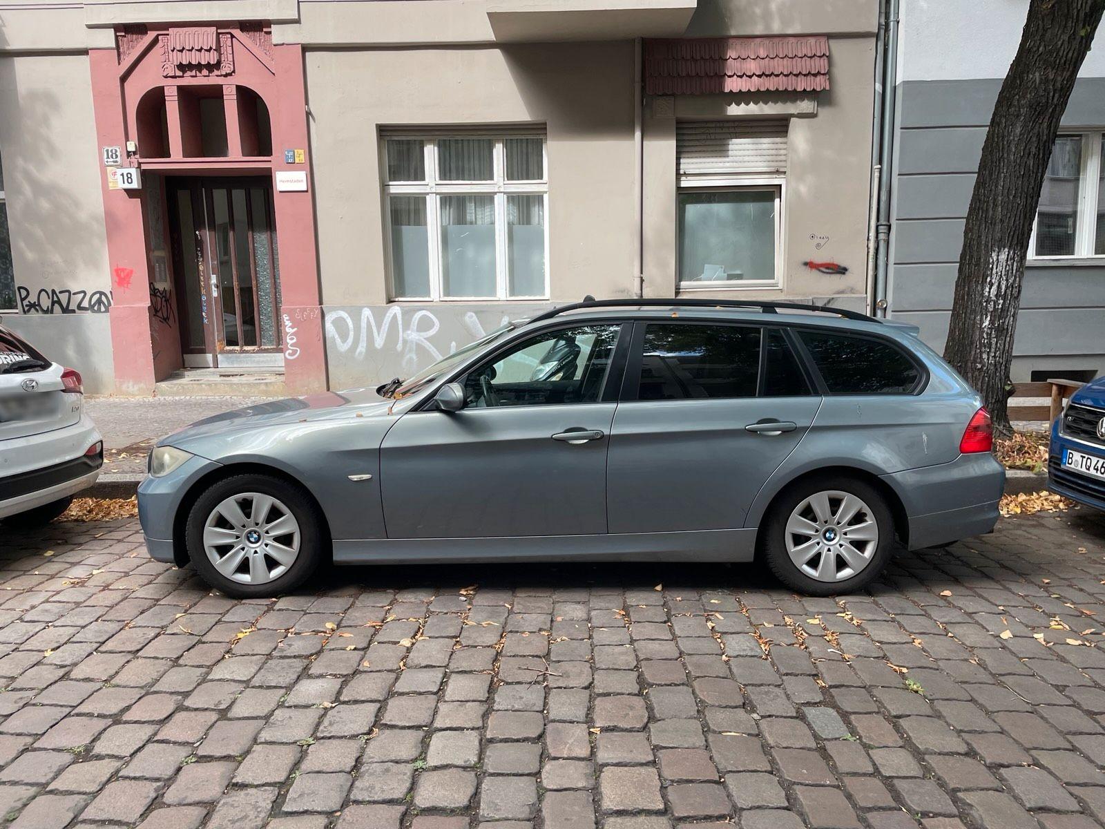 BMW 318 2006 — салон