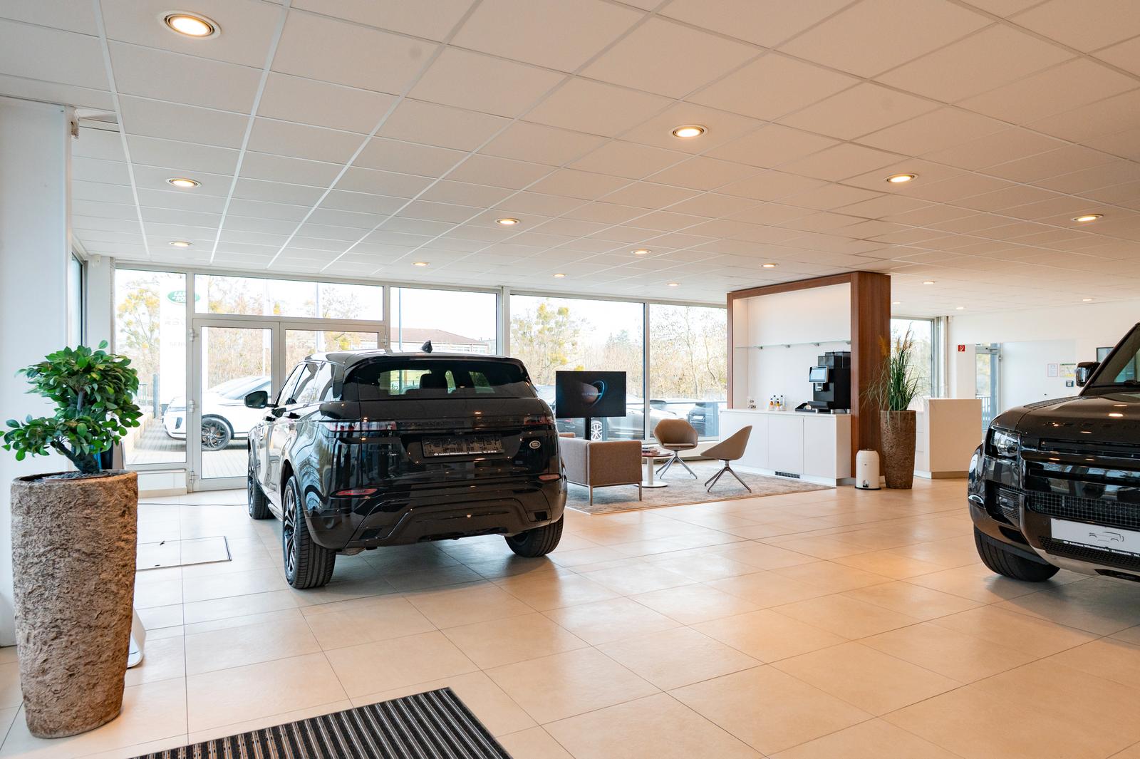 showroom-image-top