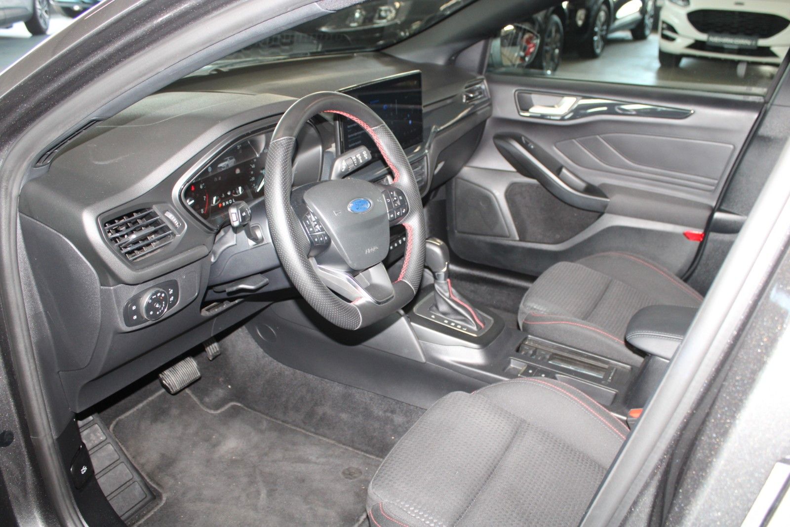 Fahrzeugabbildung Ford Focus ST-Line Aut. LED ACC BLIS WinterPaket uvm.