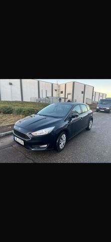 Ford Focus 1,6  mit Frischem Tüv. Bremsen ...