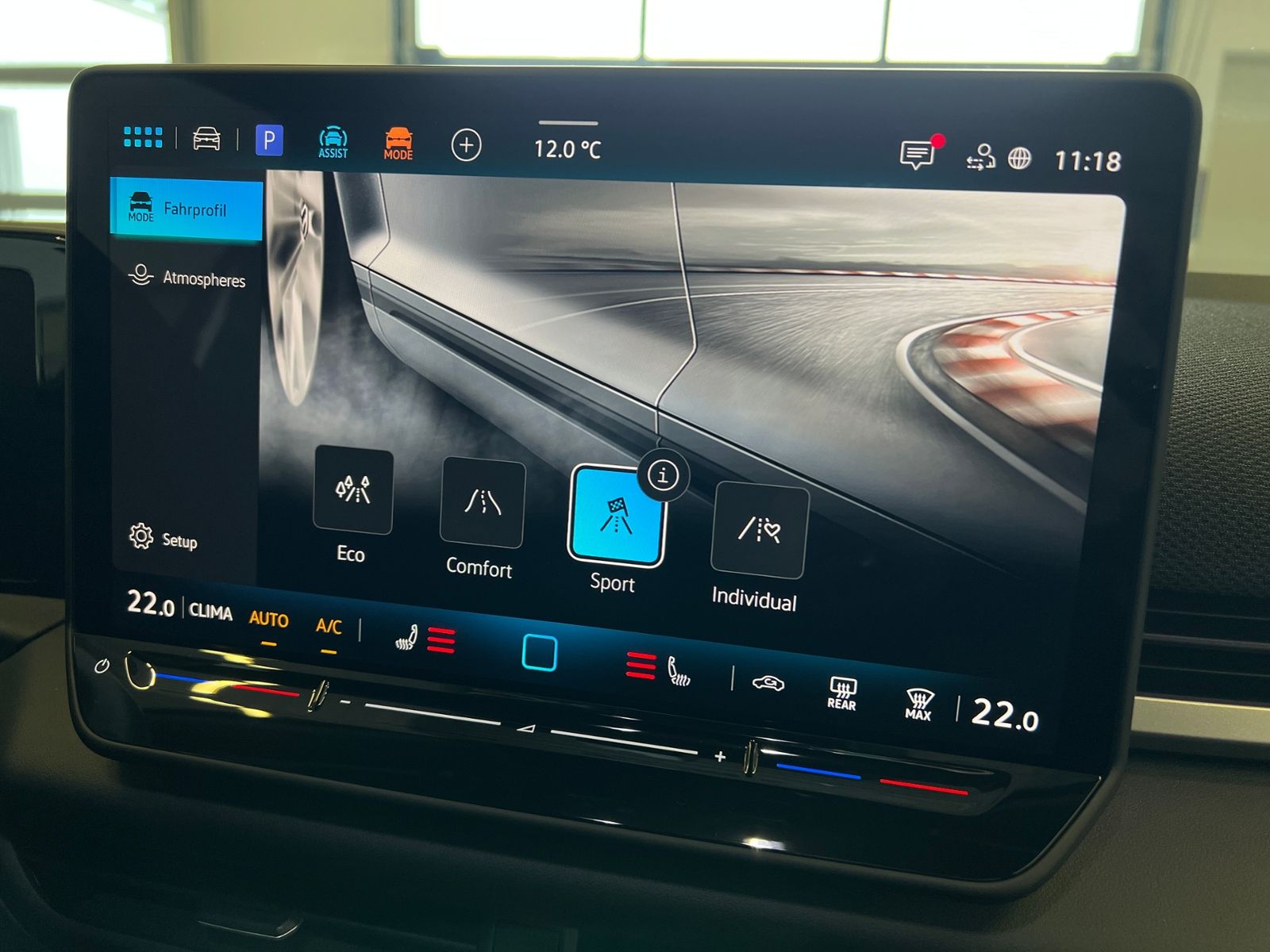 Fahrzeugabbildung Volkswagen T-Roc R-Line 1.5 eTSI DSG *AHK, LED, ACC, Kamera