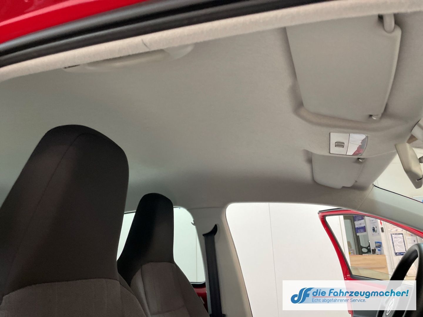 Fahrzeugabbildung Volkswagen up! move Navi Klimaautom SHZ Notbremsass. Temp P