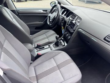 Volkswagen Golf - 9