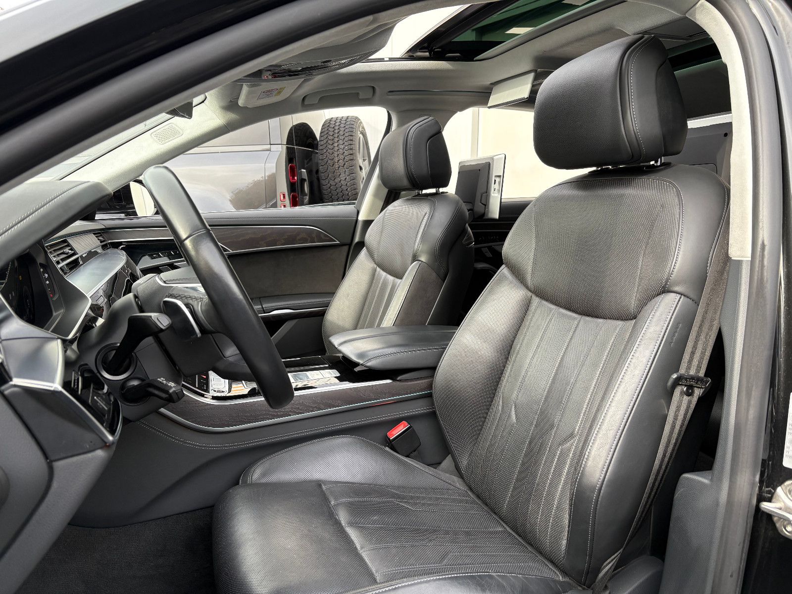 Fahrzeugabbildung Audi A8 60 TFSI e L quattro/Chauffeur-Paket/Fond-TV/