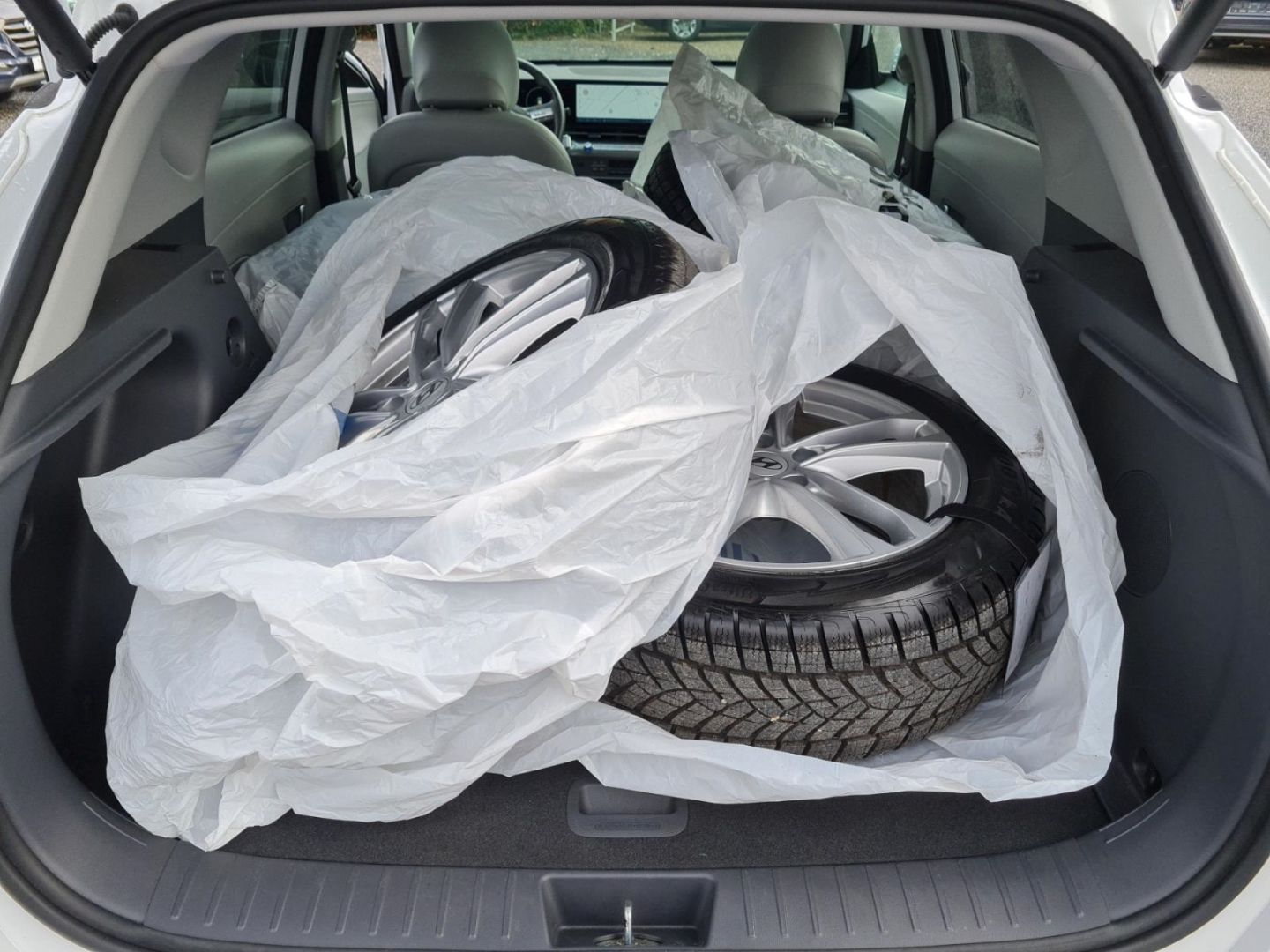 Fahrzeugabbildung Hyundai KONA Prime 1.6 T-Gdi 198PS DCT 4WD Glasschiebe