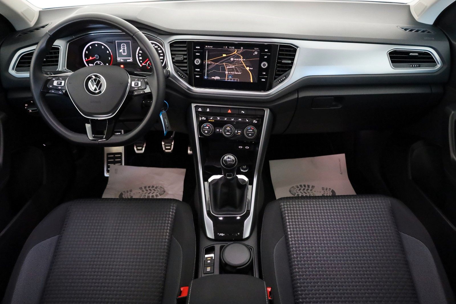 Fahrzeugabbildung Volkswagen T-Roc Active Navi,LED,SH,PDC,Apple CarPlay