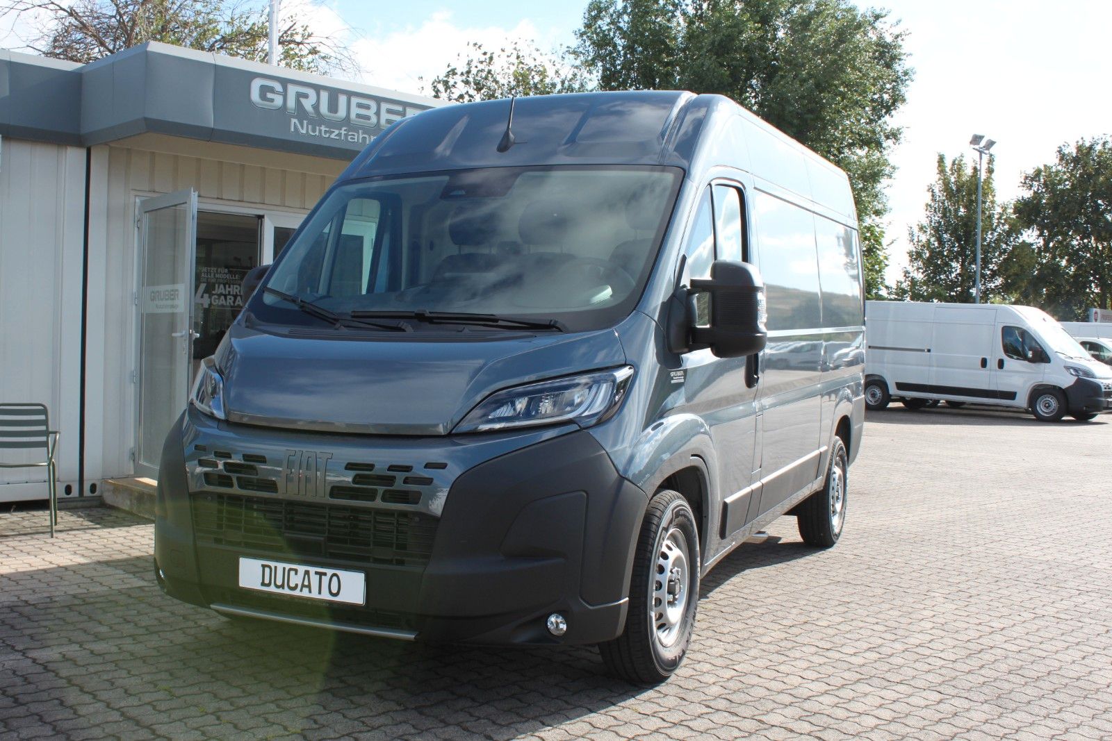 Fahrzeugabbildung Fiat Ducato H2 Kastenwagen 35 L2H2 180 Multijet Flach