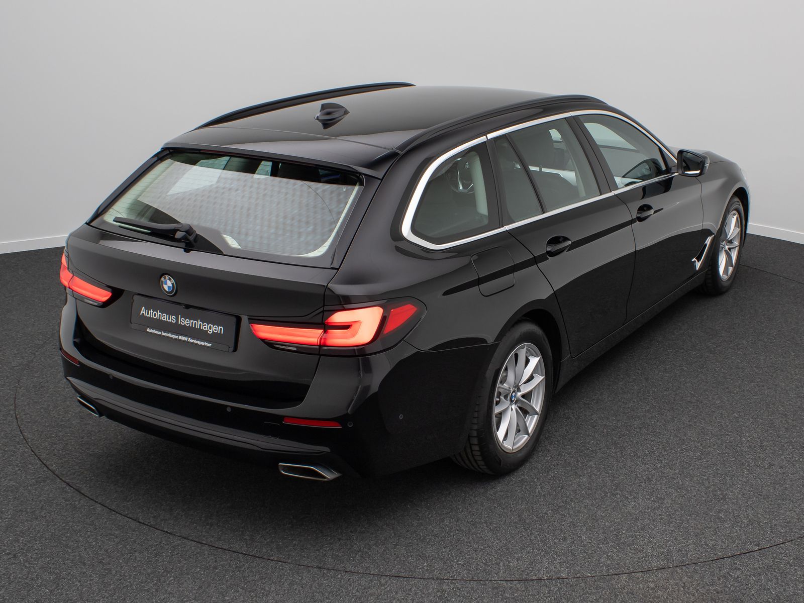 Fahrzeugabbildung BMW 520d Kamera HUD DAB Leder Alarm DisplayKey Sport