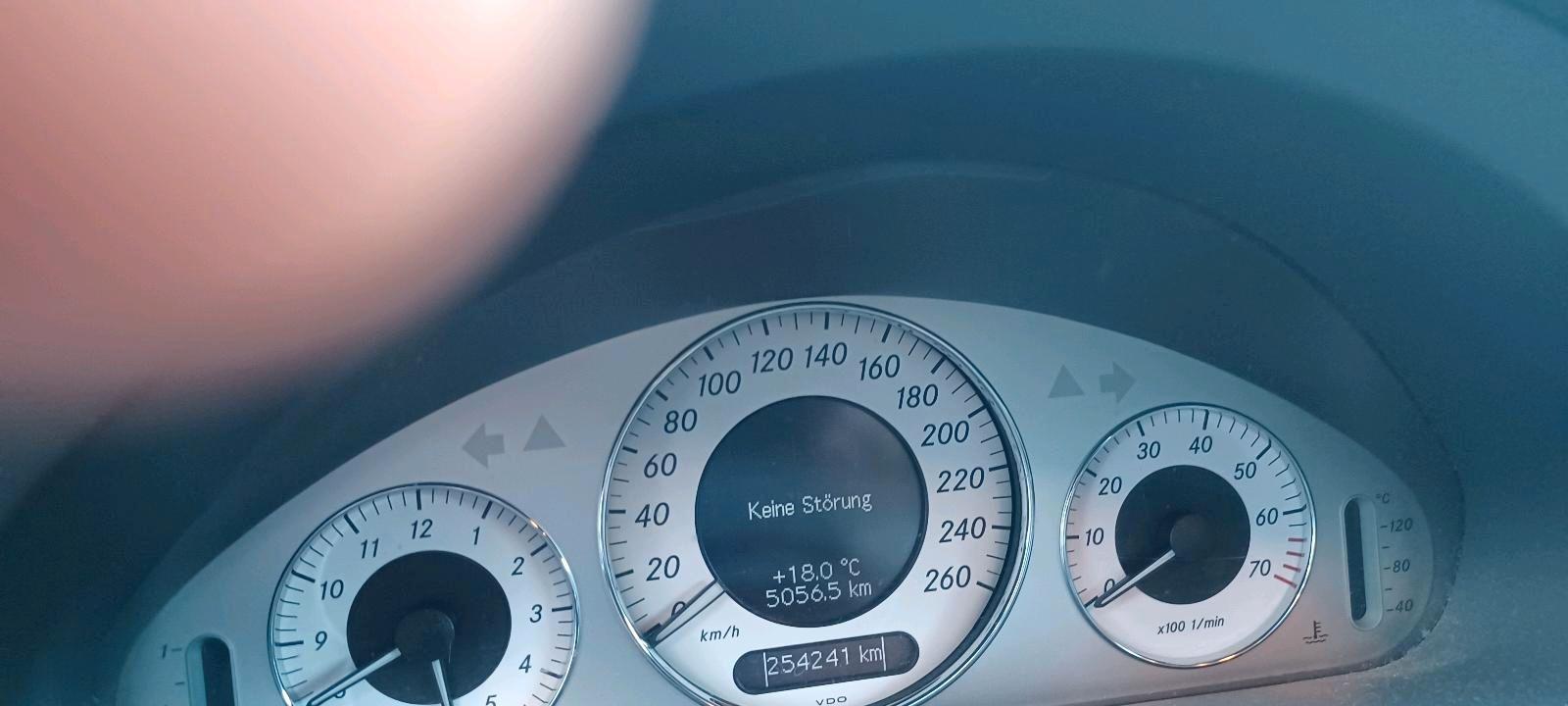 Mercedes-Benz E350 2005 — photo 12