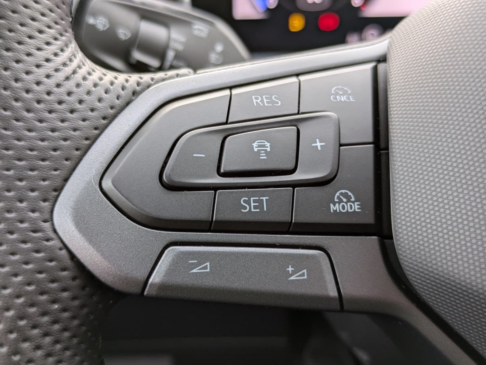 Fahrzeugabbildung Volkswagen Tayron 2.0 TDI 4M R-Line 7Si*MATRIX*AHK*PANO*HUD