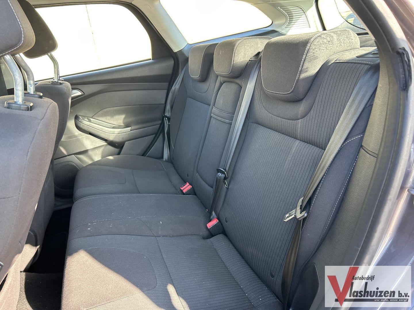 Ford Focus 2012 — engine 1.596 cm³, 150 HP (110kW)