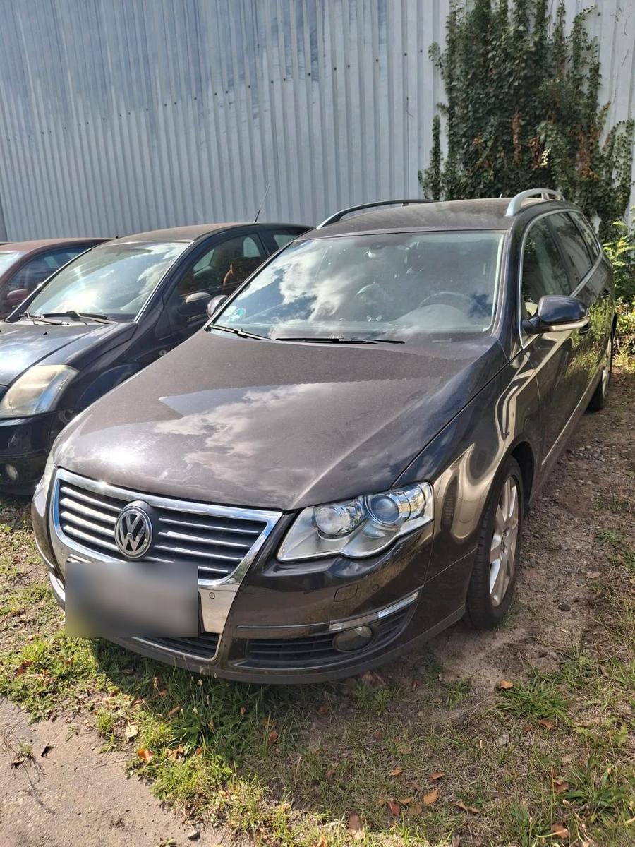 Volkswagen Passat 2006 — rear view