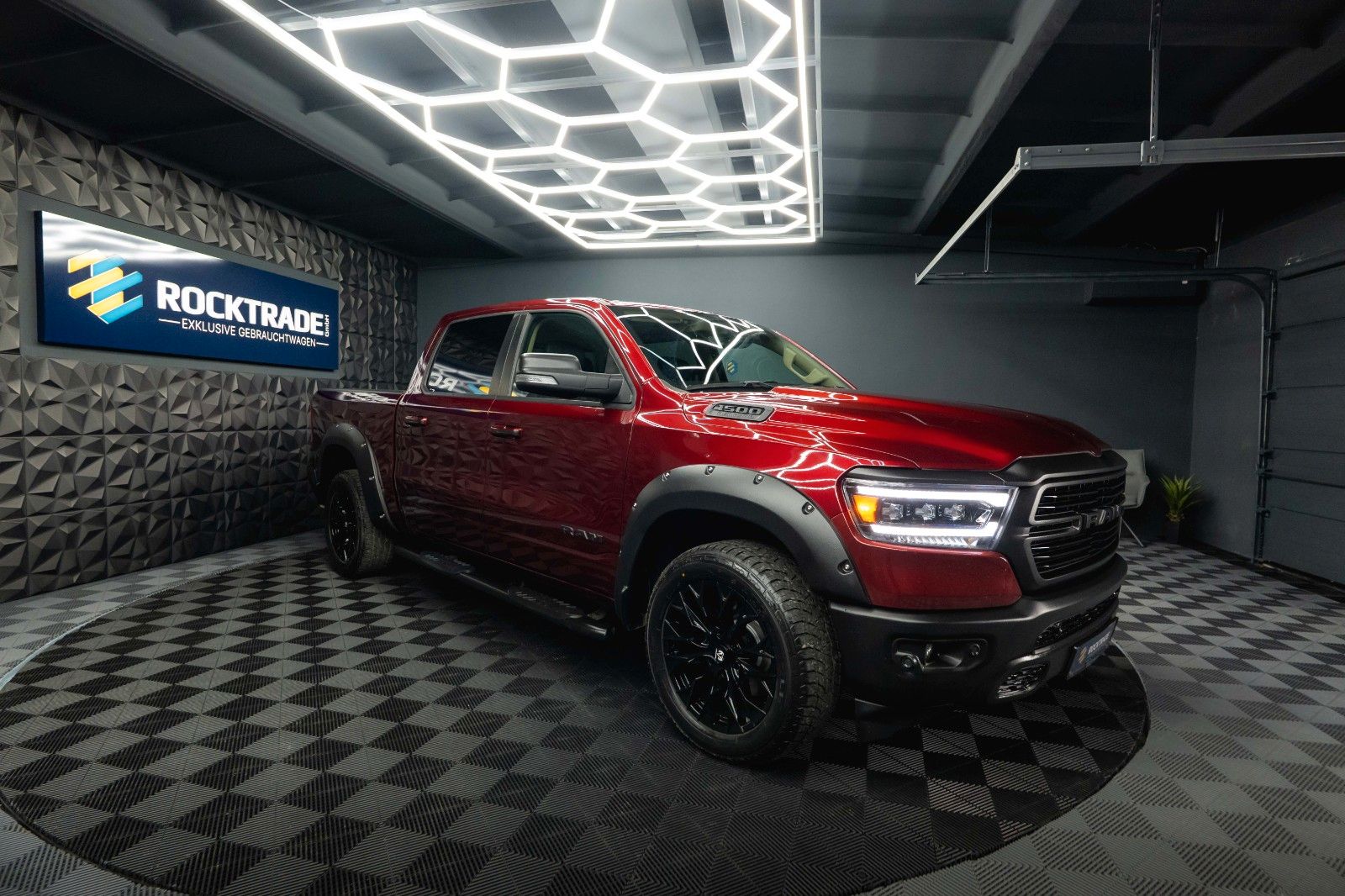 Fahrzeugabbildung Dodge RAM 5.7 V8 HEMI 4x4 OFFROAD Night-Paket *LED*19%