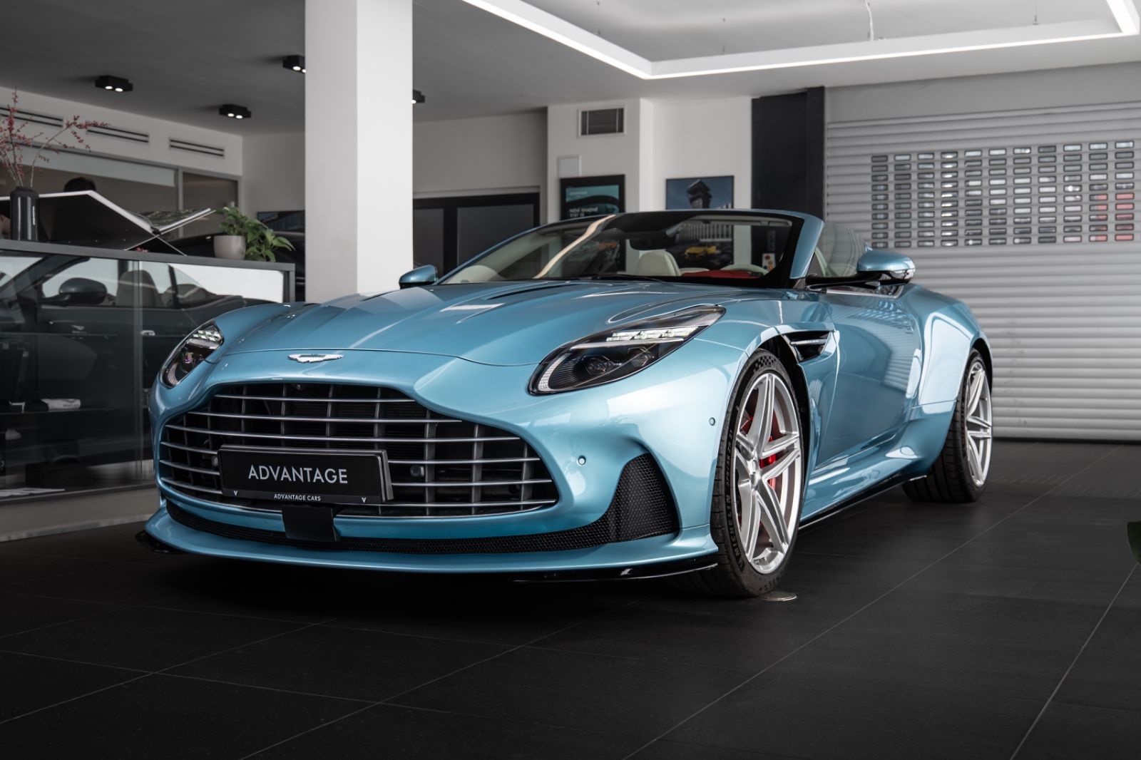 ASTON MARTIN DB12