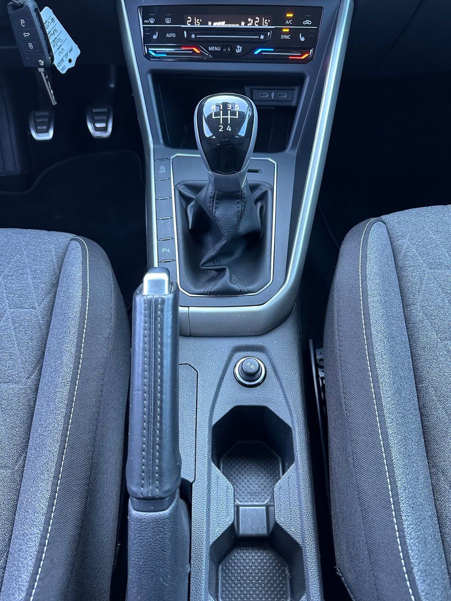 Fahrzeugabbildung Volkswagen Polo VI MOVE 5-Türer NAV+LED+SHZ+PP+DAB+AMBIENTE