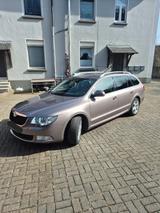 Skoda Superb 1.8 TSI DSG Elegance Combi - Skoda Superb aus 2011: Kombi