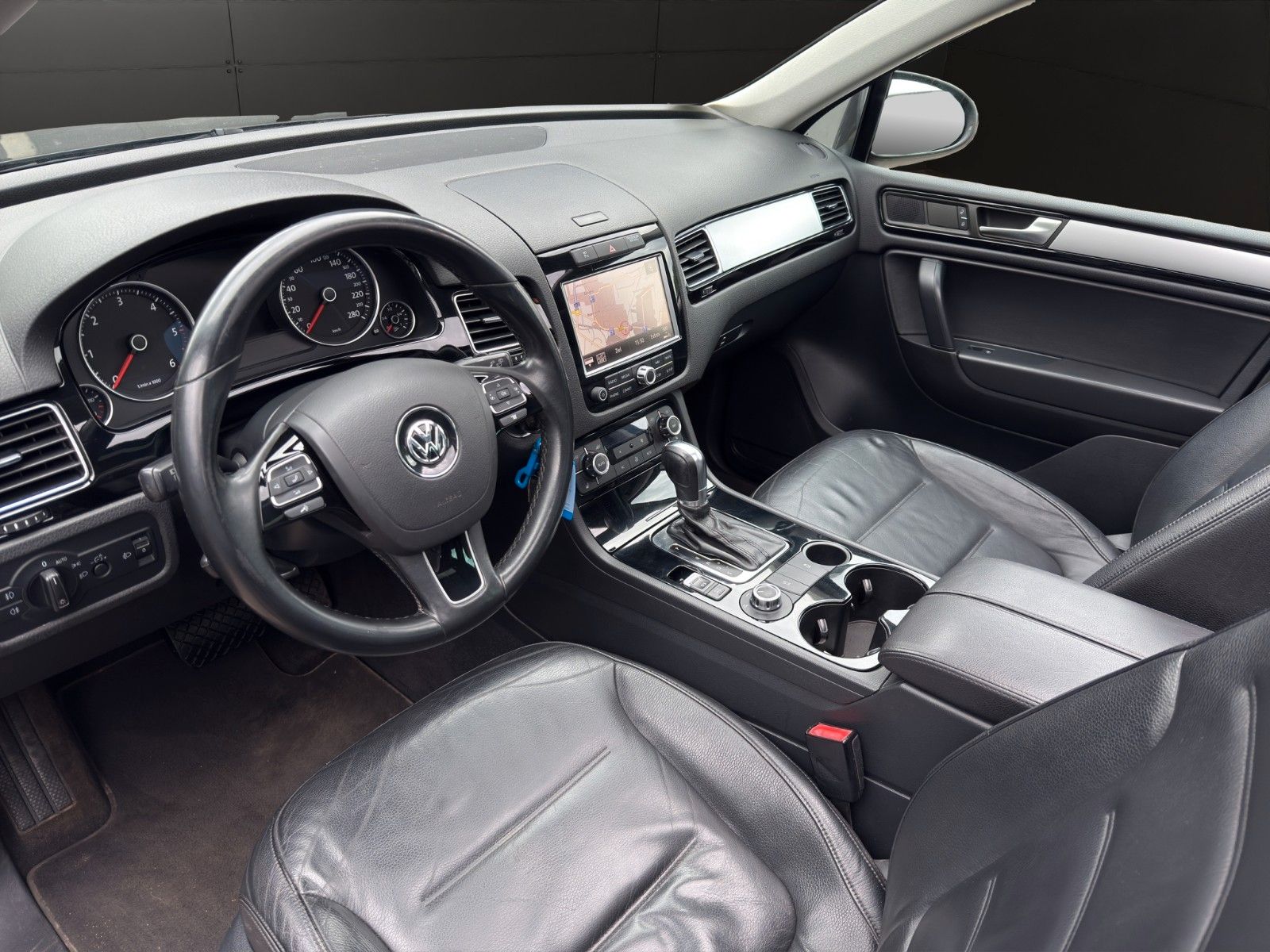 Fahrzeugabbildung Volkswagen Touareg 3.0 V6 TDI *Pano*Kamera*4-Zonen*ST-Heiz*