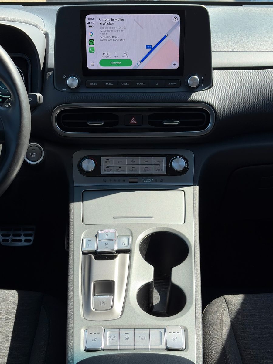 Fahrzeugabbildung Hyundai KONA E Select SHZ LHZ ACC PDC LKA Navi CarPlay