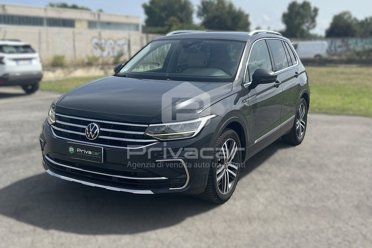 Volkswagen Tiguan - 1