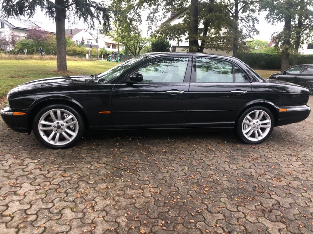Jaguar XJR