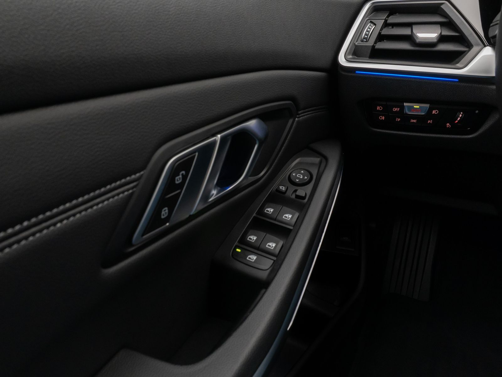 Fahrzeugabbildung BMW 320d Sport Line Kamera DAB HiFi DrivAssist Alarm